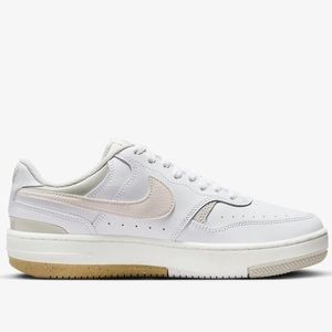 Nike Gamma Force Shoes size 8.5 Women’s in White / Light Bone